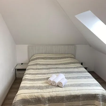 아파트 Kron House